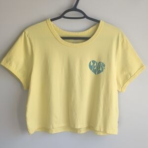 Levi's. Cropped Logoed Yellow T-shirt. Size XL.